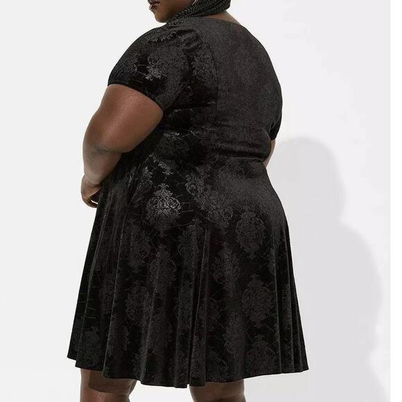 Torrid Size 00/Ladies 10 Nightfall Fit N Flare Skull Embossed Velvet Dress Goth - Picture 2 of 4